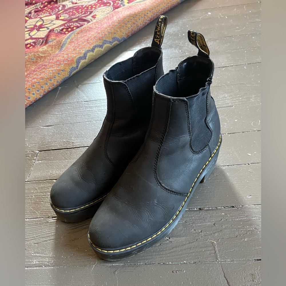 Dr. Martens Rometty Chelsea style black leather boot size 9 women’s